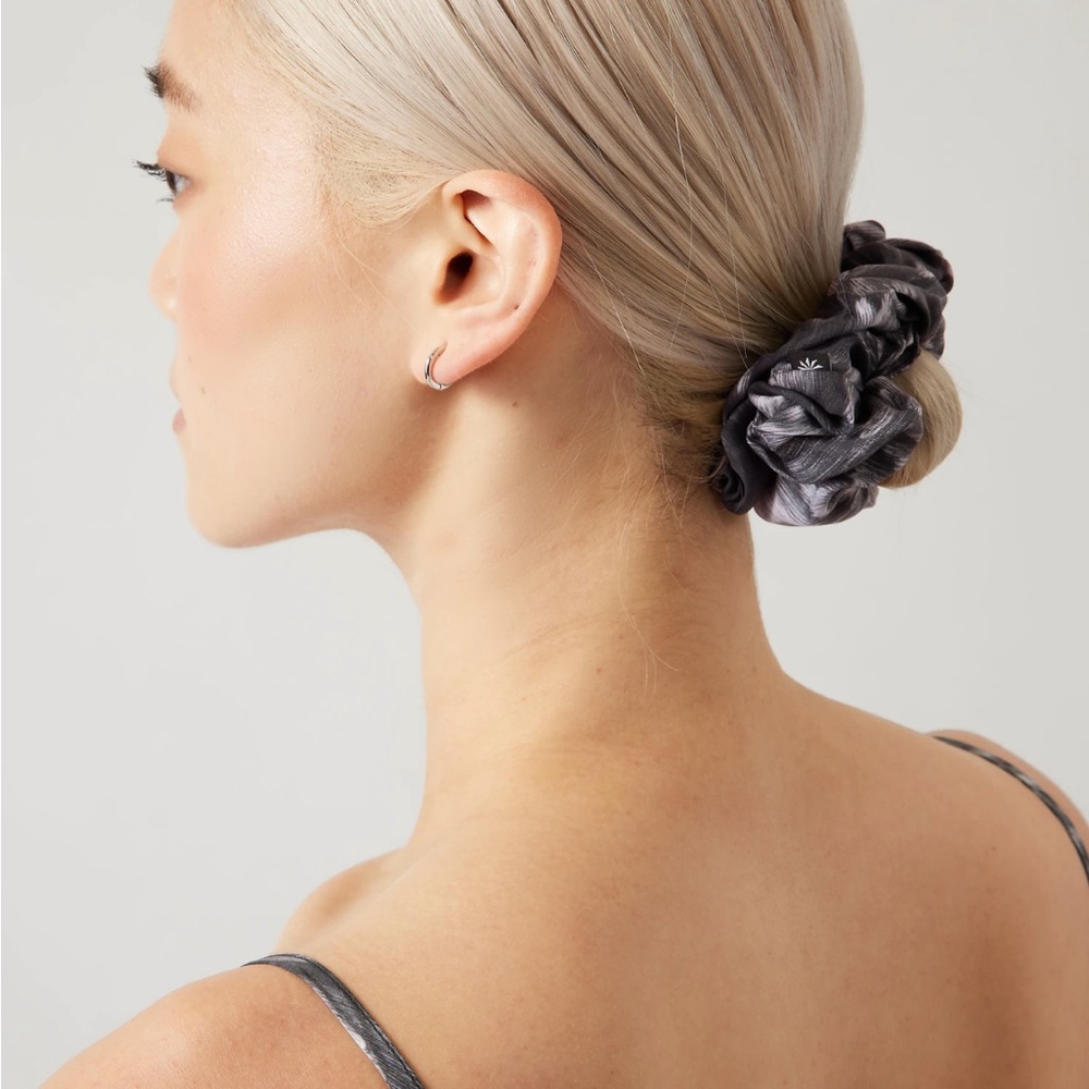 Athleta Calm Cool scrunchies Set of 2 | Sold out